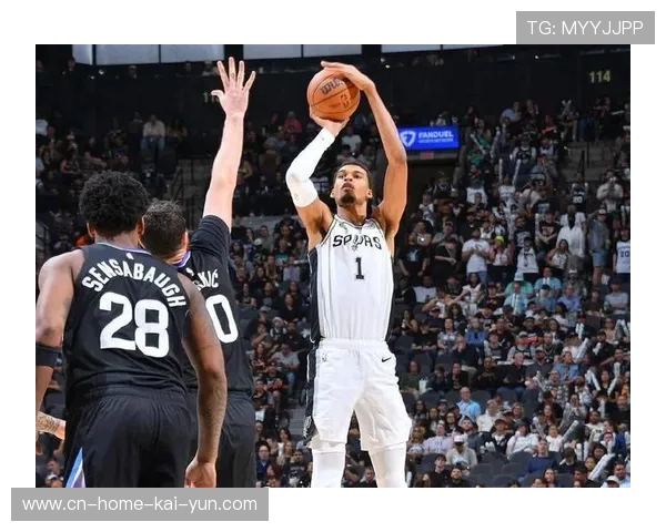 马刺年轻球员表现亮眼 团队协作弥补绝对球星缺失 马刺年轻球员表现亮眼 团队协作弥补绝对球星缺失